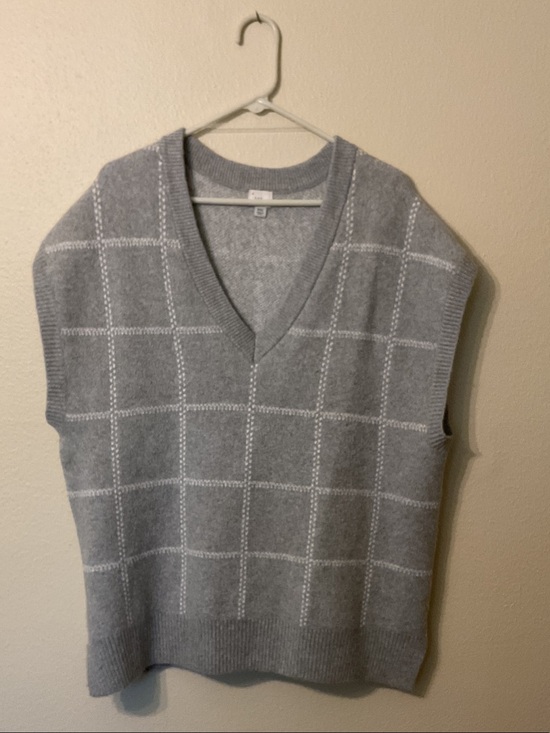 a new day Sweaters - a new day Gray V-Neck Windowpane Sweater Vest with White Grid Size XXL